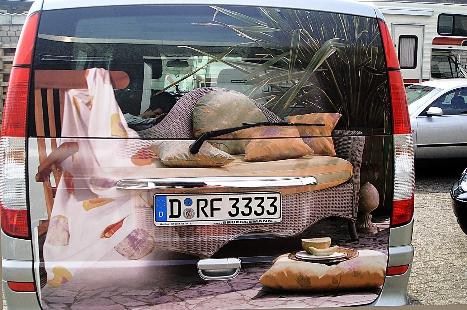 Heckfolierung eines Transporters mit Fotomotiv