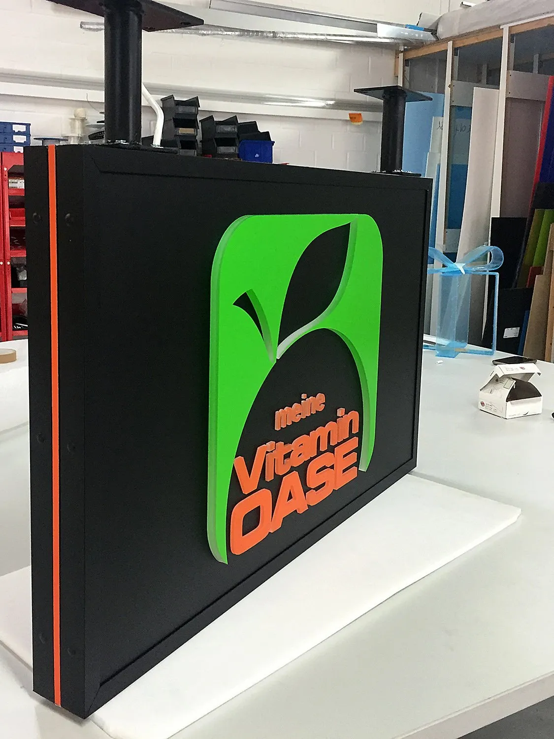 Leuchtkasten in der Produktion