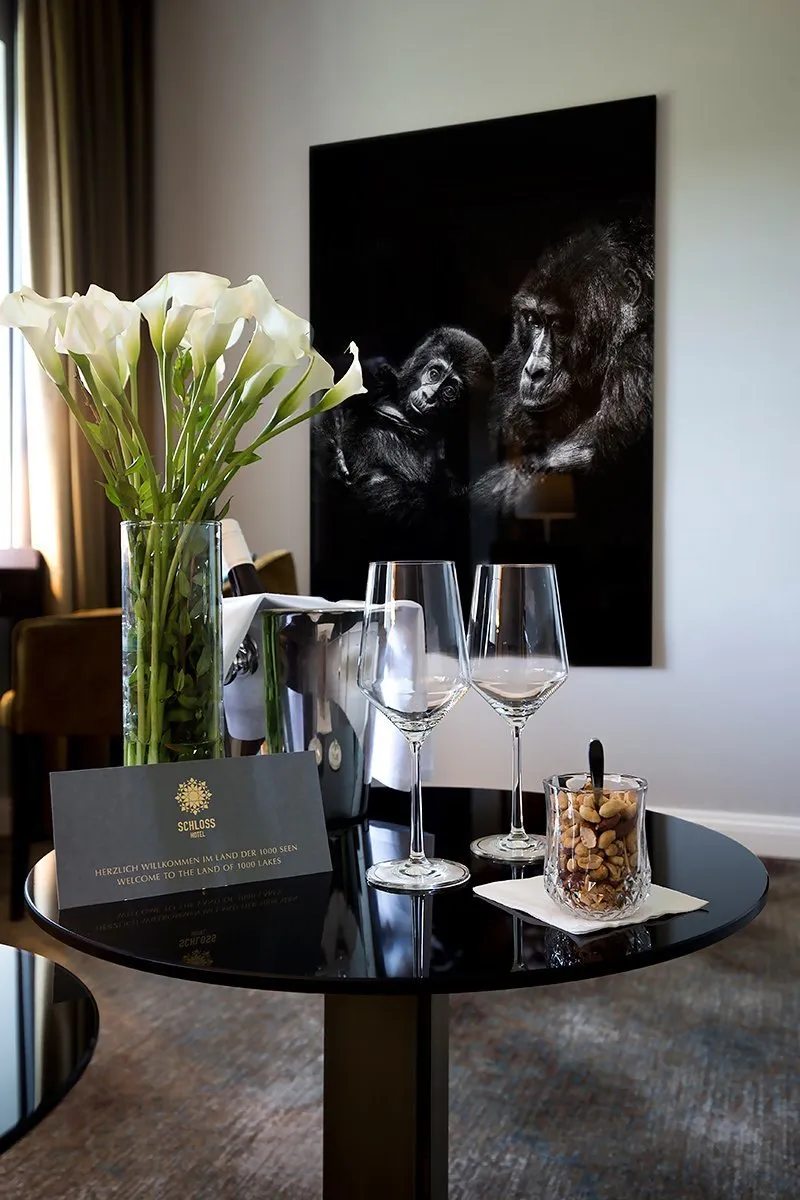 Fine-Art-Print im Lounge-Bereich des Schlosshotels Fleesensee